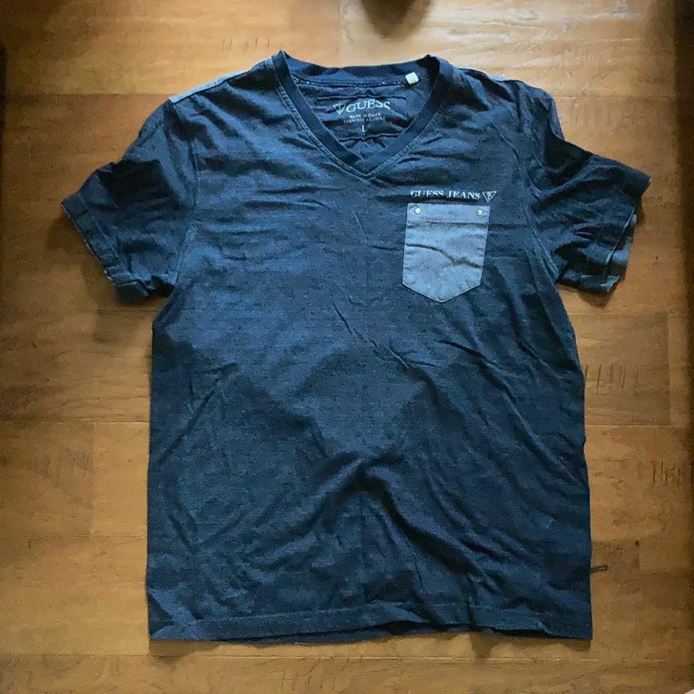 Men’s Guess t-shirt